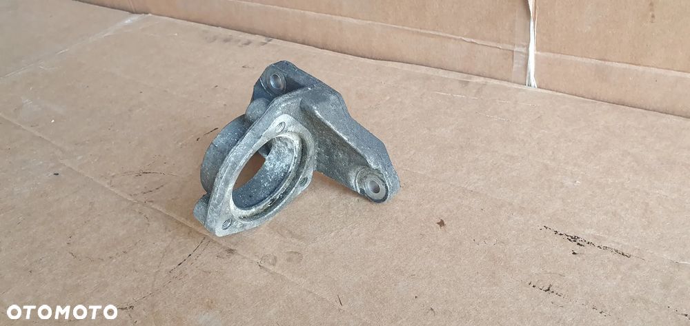 Łapa podpora półosi Opel Insignia A 2.0 CDTI 13219107 - 3