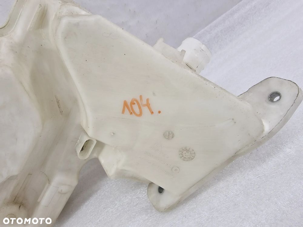 SKODA OCTAVIA 3 III / SEAT LEON 3 III / AUDI A3 8V ZBIORNICZEK SPRYSKIWACZY POD SPRYSKI , NR 5Q0955453R / 5Q0955449P , NR AUKCJI ZS104 - 2