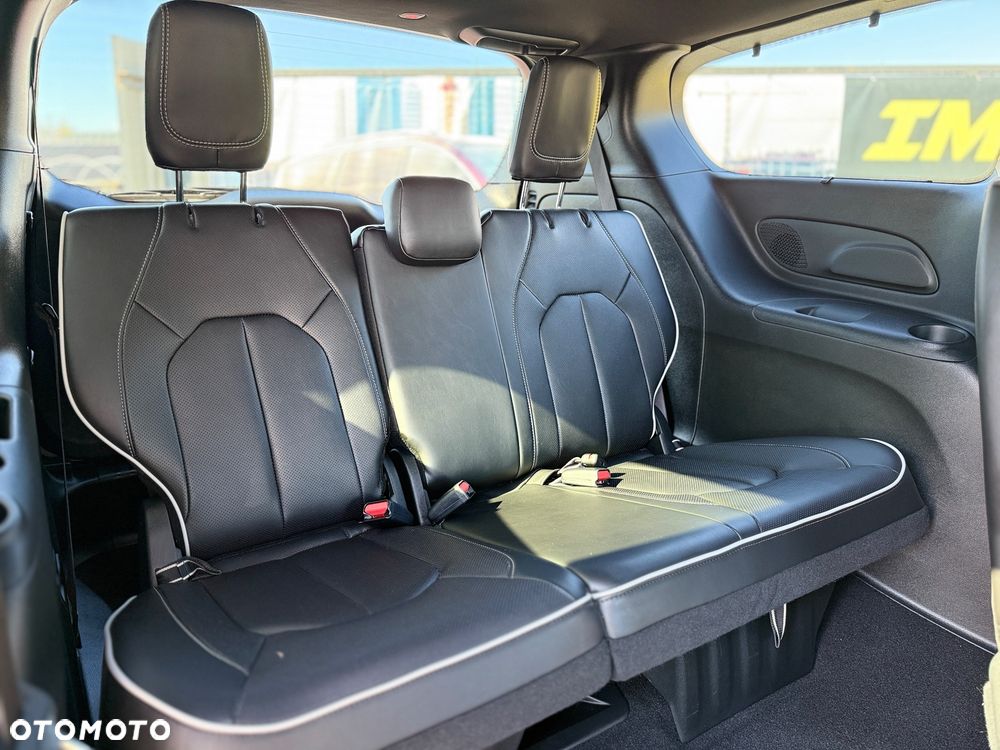 Chrysler Pacifica - 21