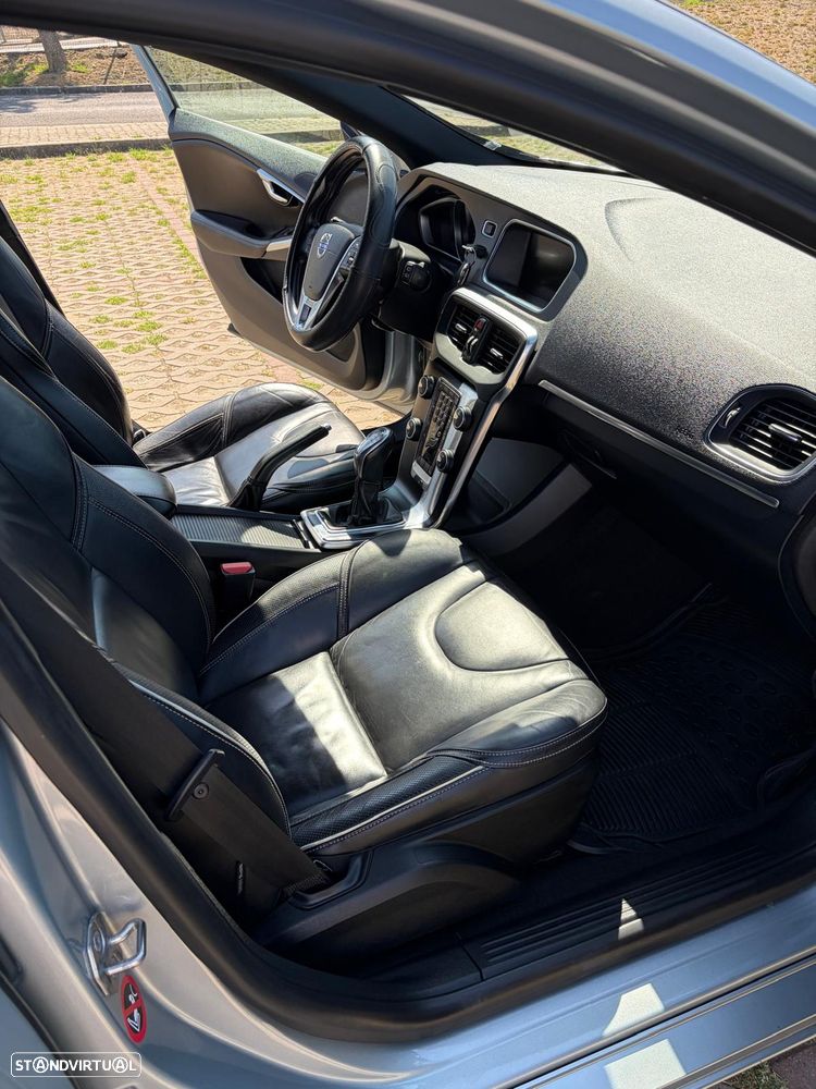 Volvo V40 D2 R Design - 17