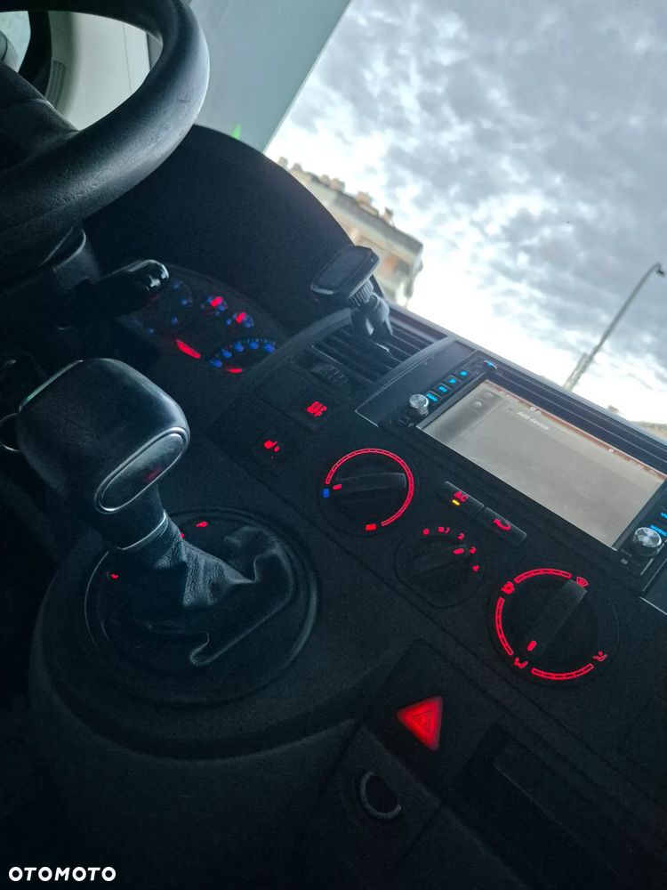Volkswagen Transporter - 22