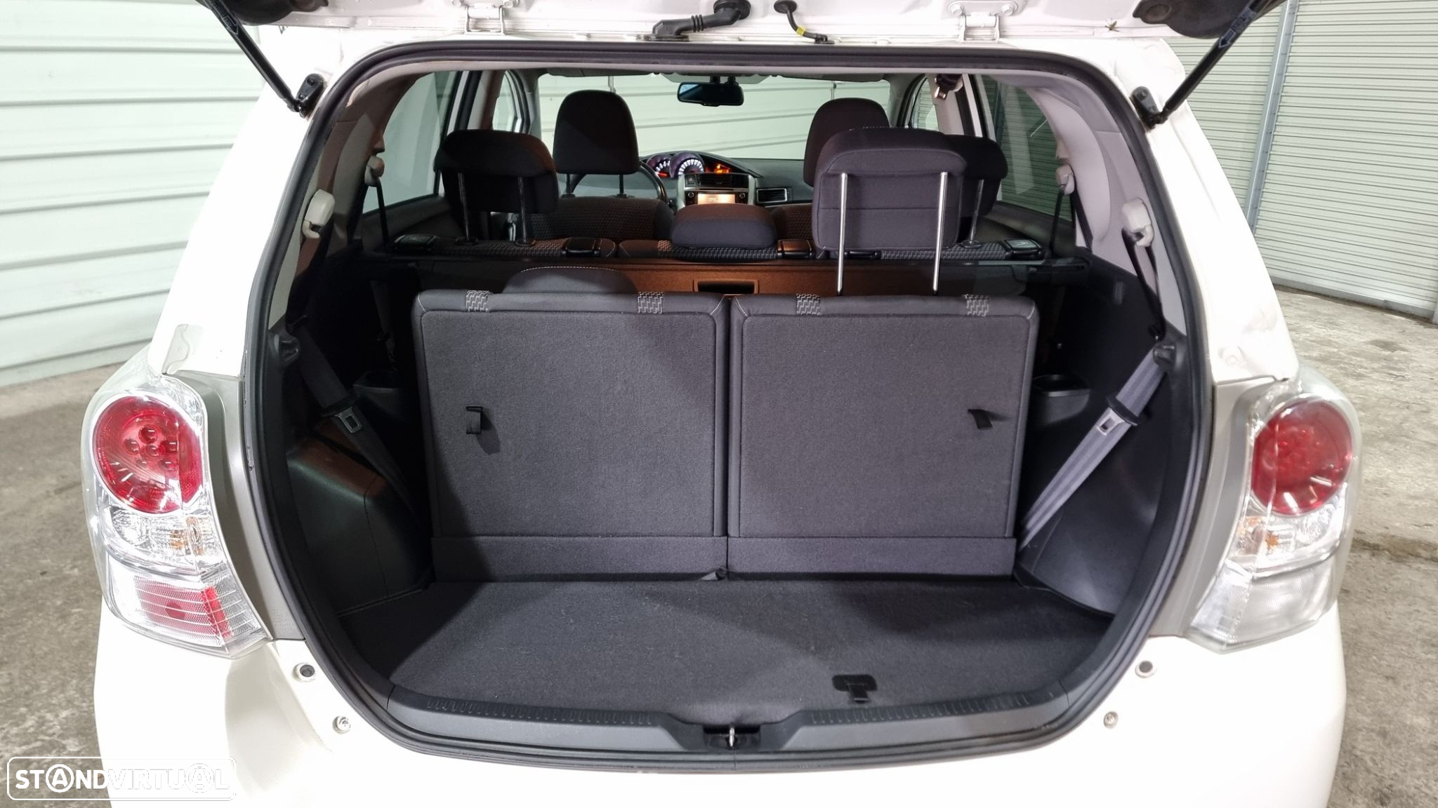 Toyota Verso 1.6 D-4D Comfort - 27