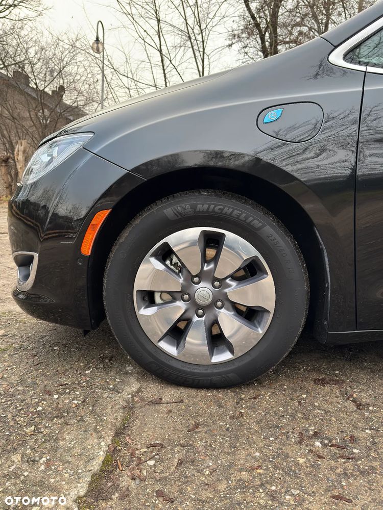 Chrysler Pacifica - 9