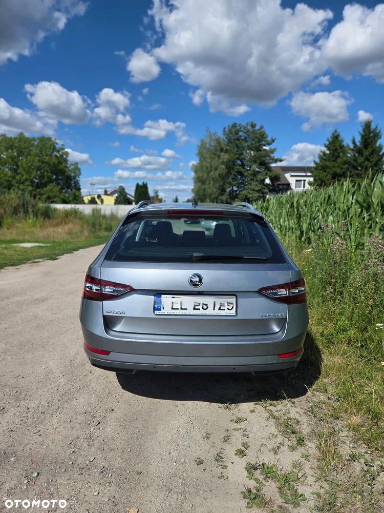 Skoda Superb 2.0 TDI Ambition DSG - 5
