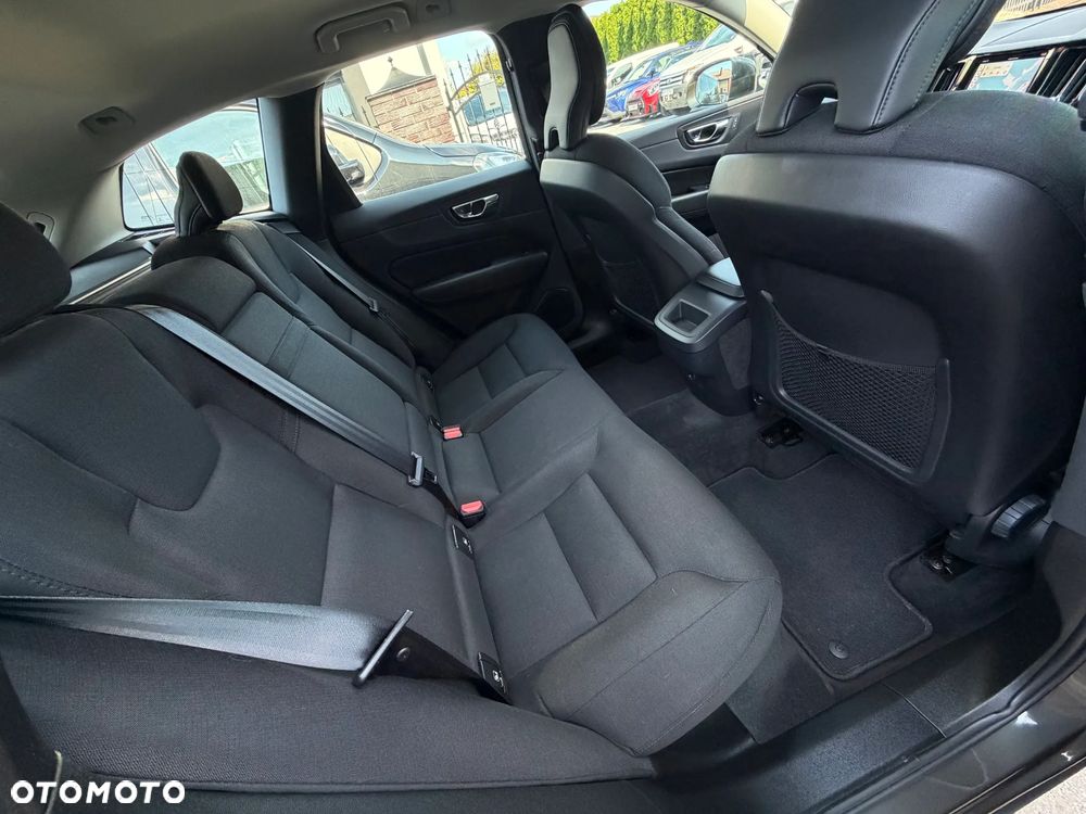 Volvo XC 60 B4 B Momentum Pro - 34