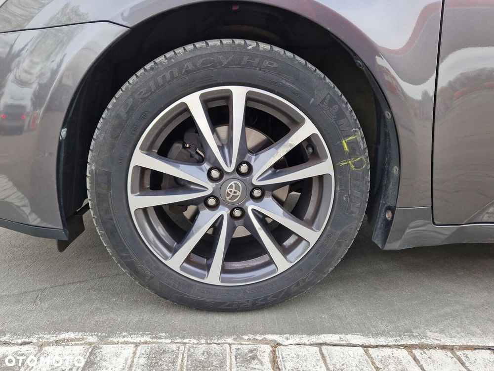 Toyota Avensis 1.8 Premium - 10