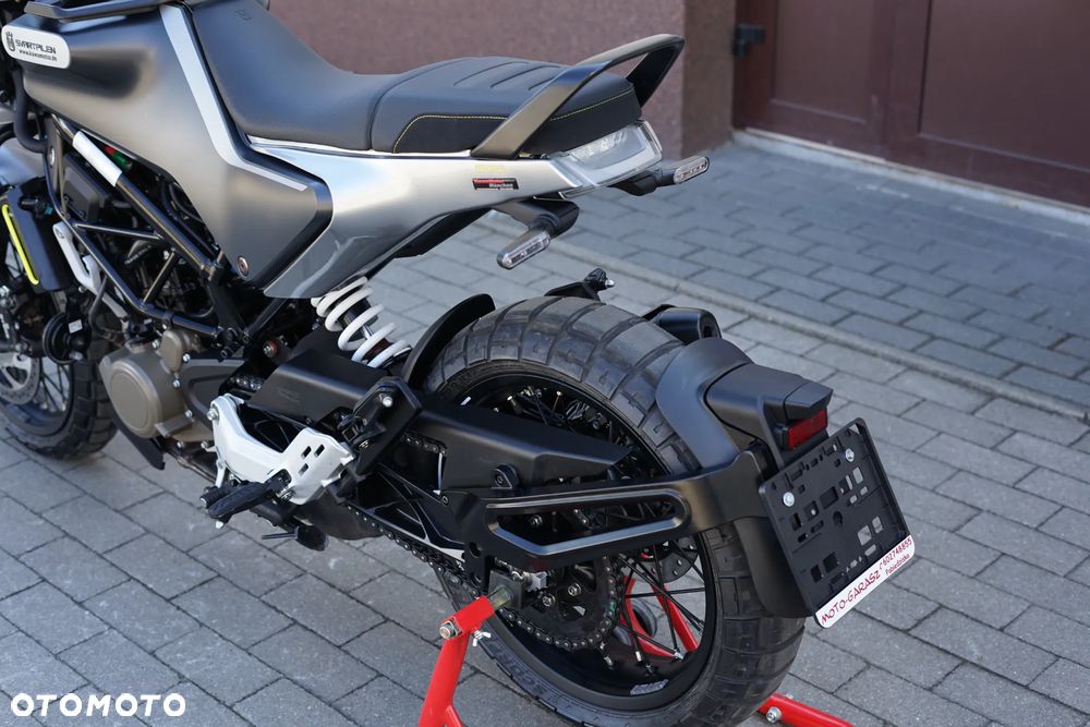 Husqvarna Svartpilen - 25