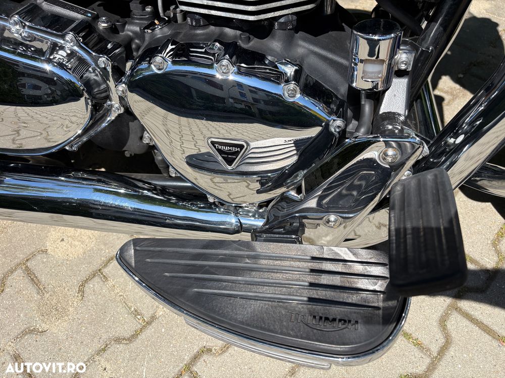 Triumph Bonneville - 6