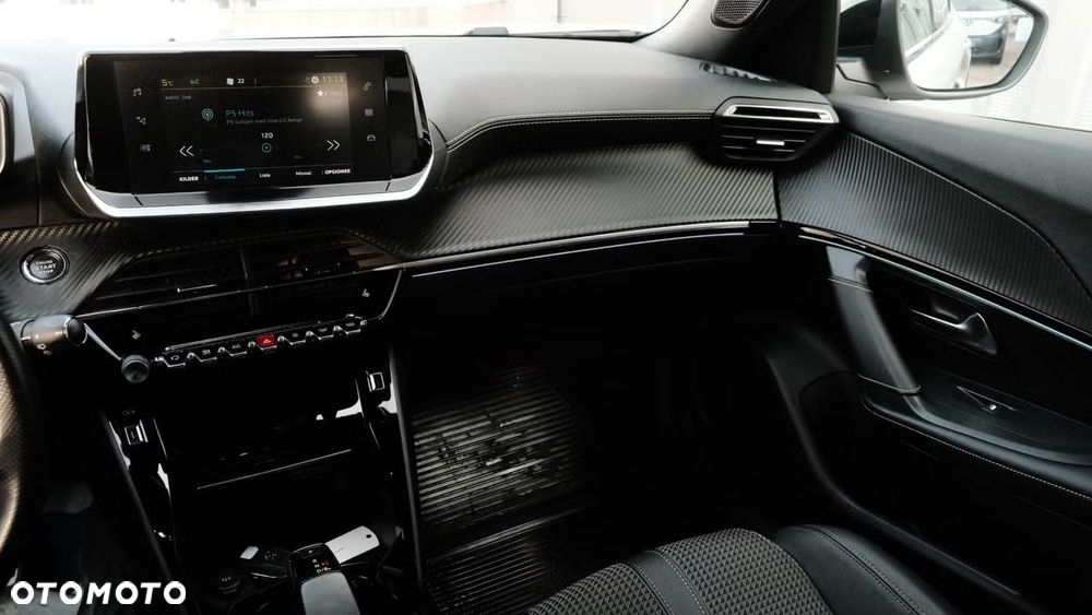 Peugeot 2008 136 GT - 9