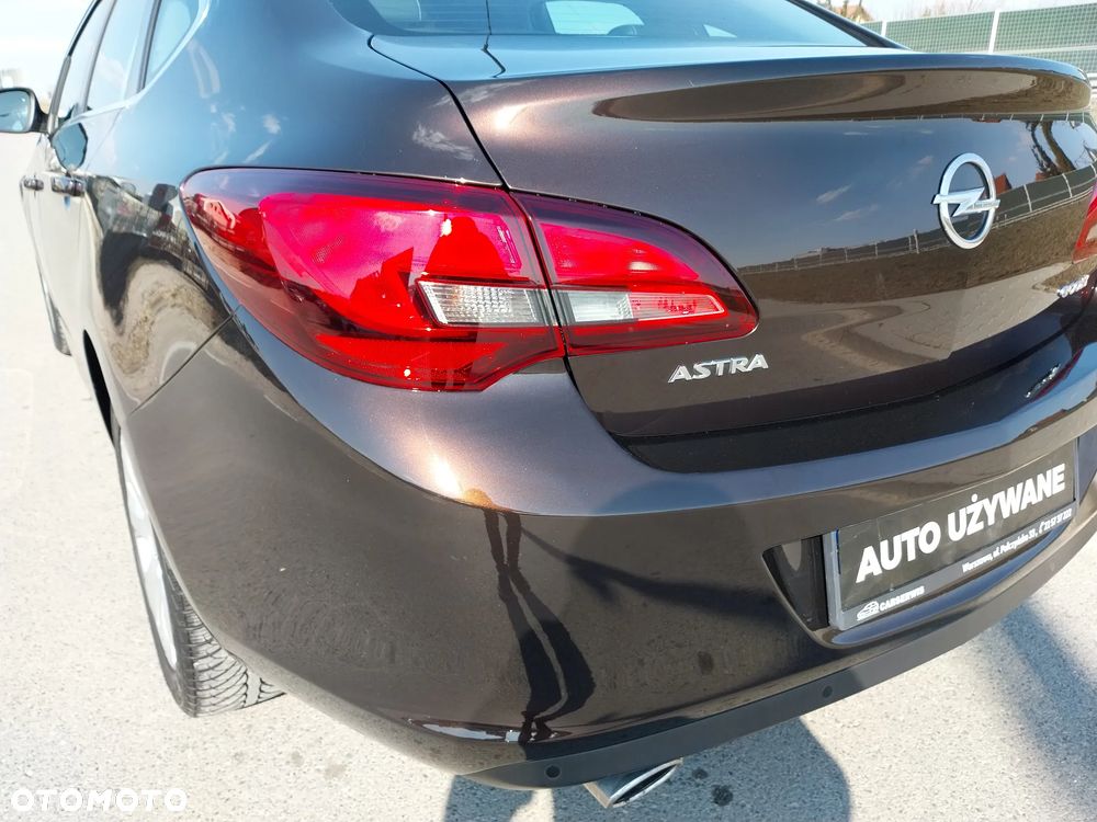 Opel Astra 1.4 T Executive EU6 - 7