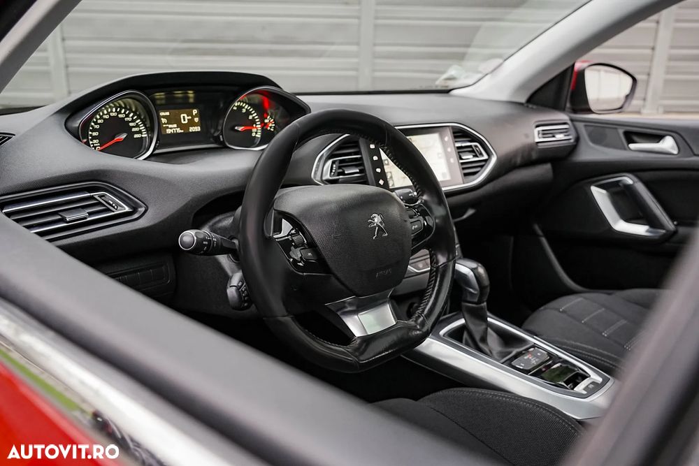 Peugeot 308 1.2 L PureTech Turbo Allure Aut. - 14