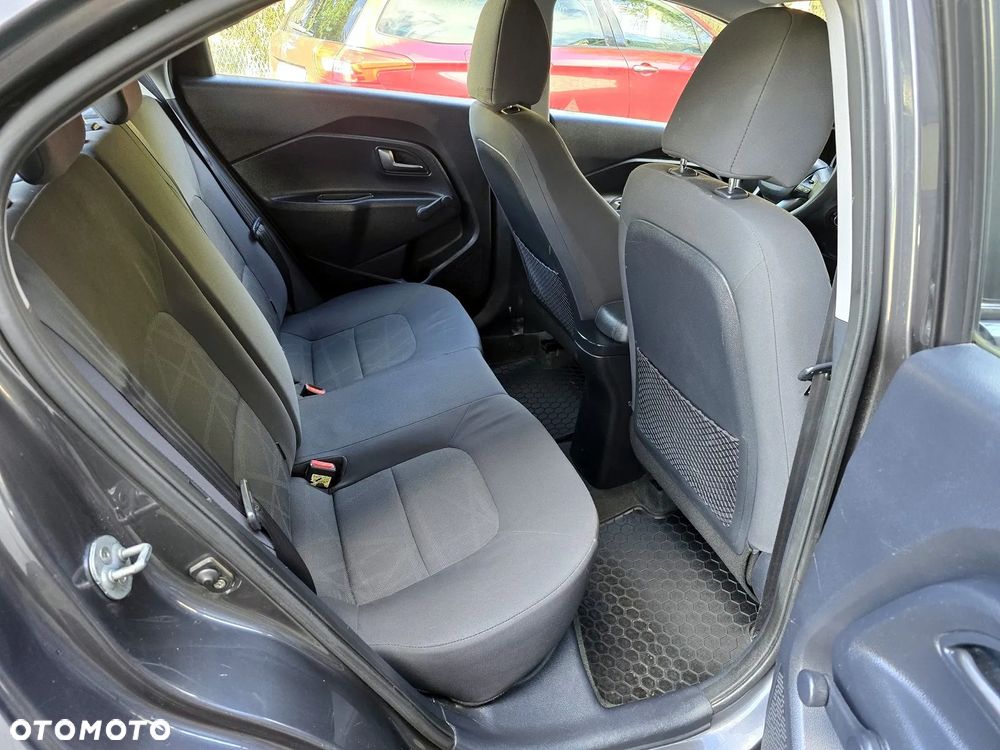 Kia Rio 1.2 M - 11