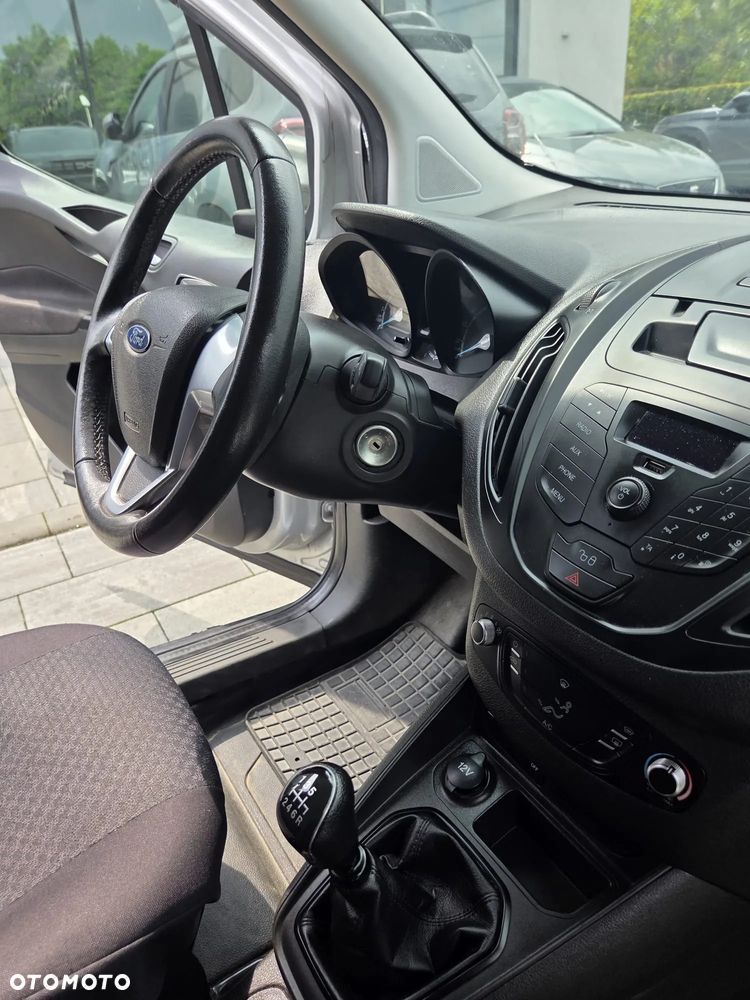 Ford Transit Courier - 8