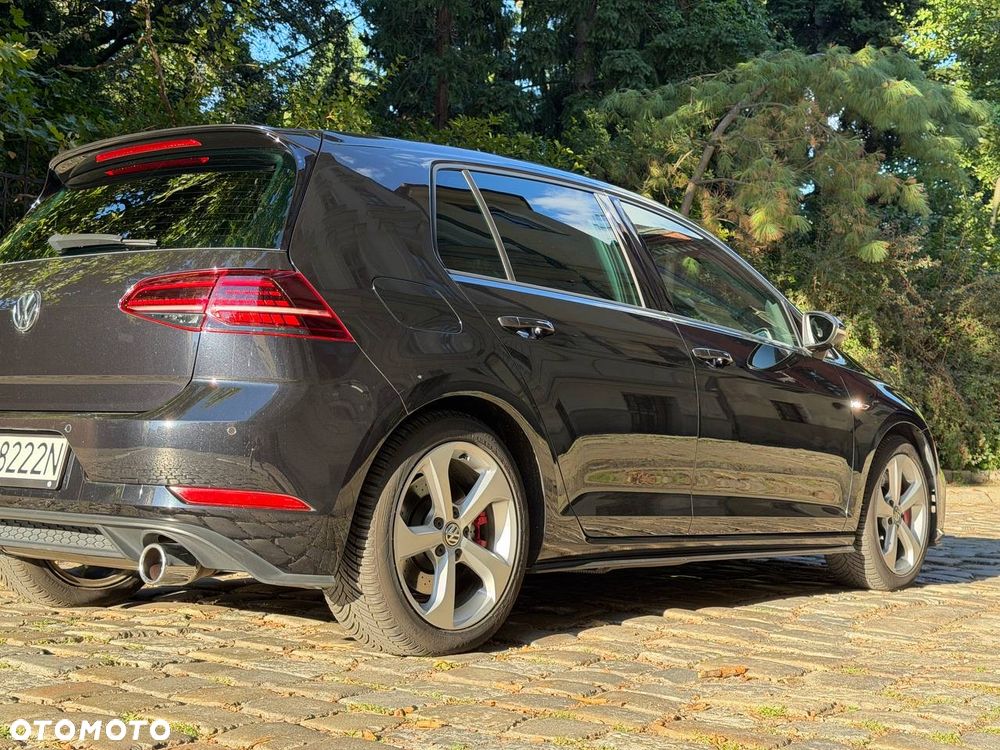 Volkswagen Golf - 4