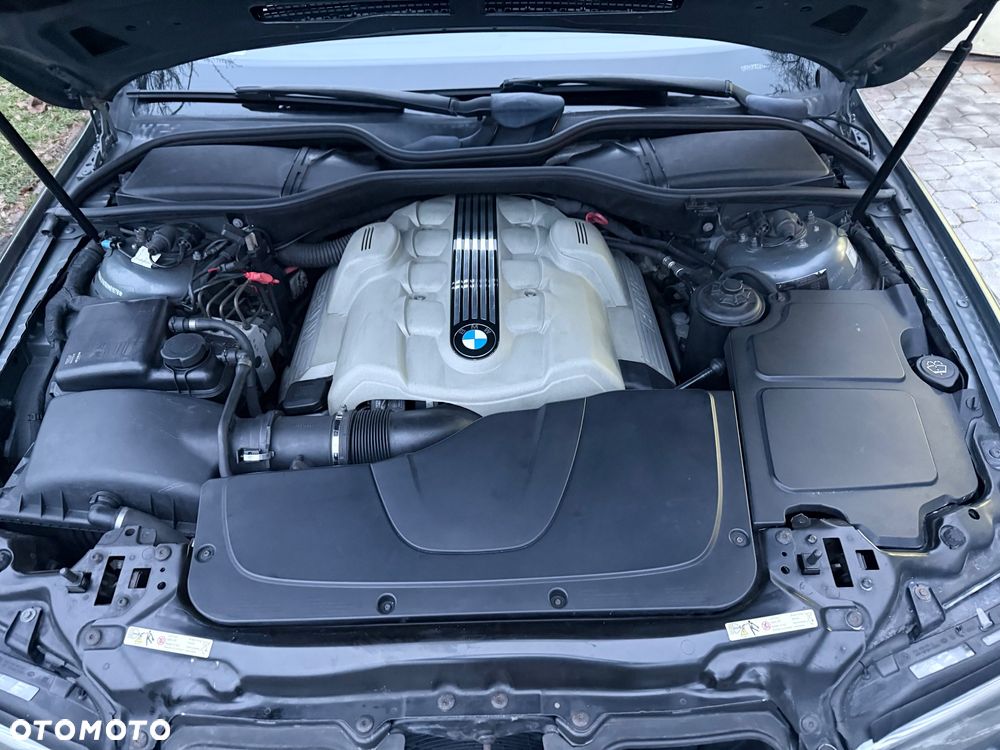 BMW Seria 7 745i - 9