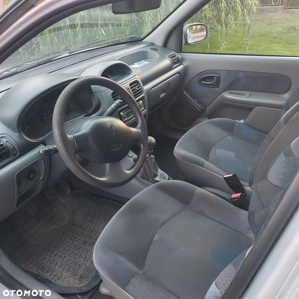 Renault Clio 1.4i RT 16V - 5