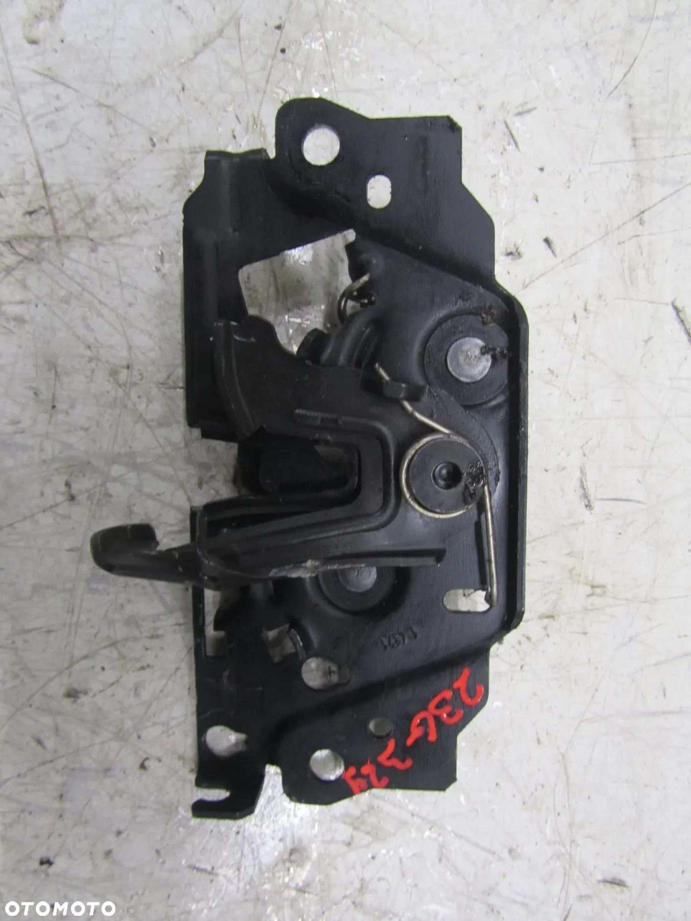 ford custom 13->zamek maski - 1