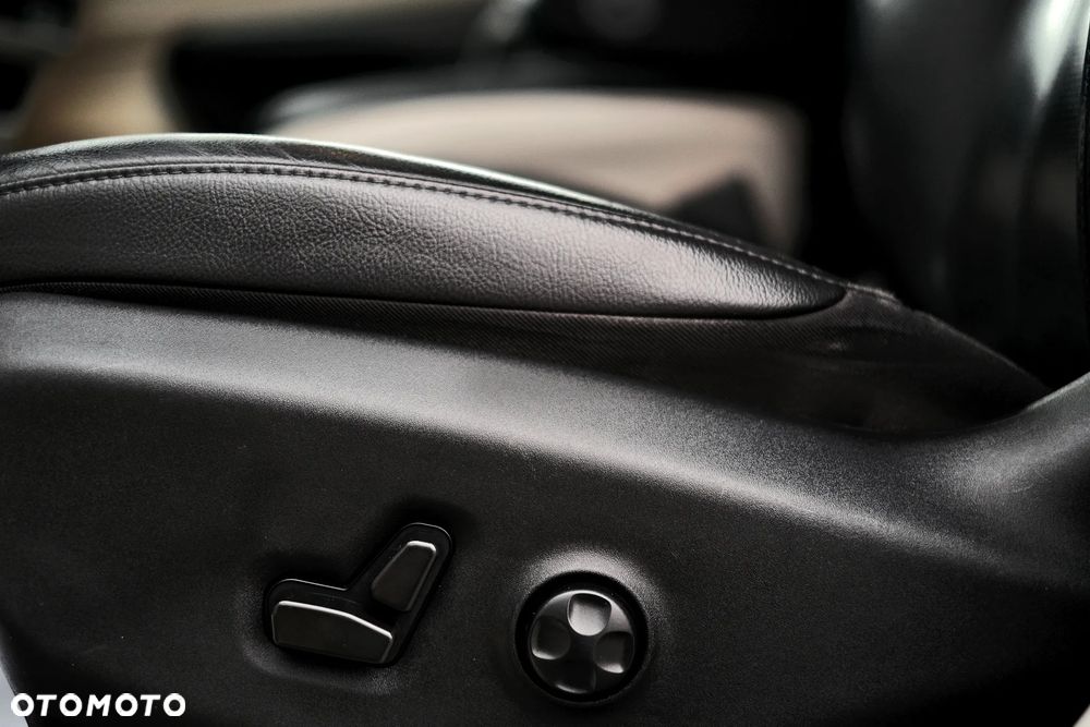 Chrysler Pacifica - 30