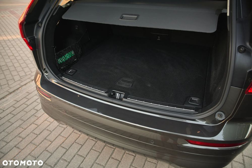 Volvo XC 60 B4 D AWD Momentum Pro - 32