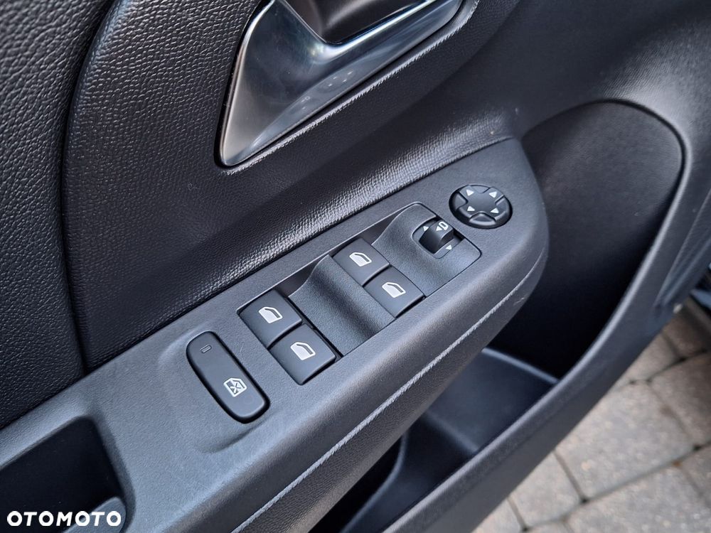 Opel Corsa 1.2 T Edition S&S - 10