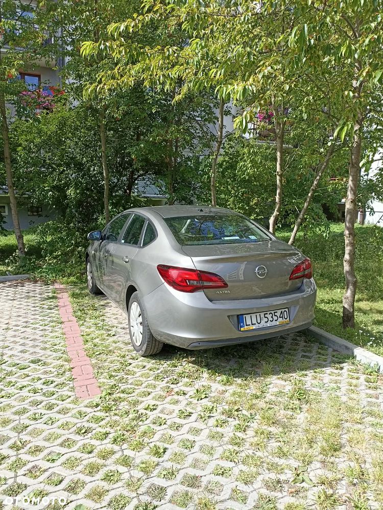 Opel Astra 1.6 EU6 - 2