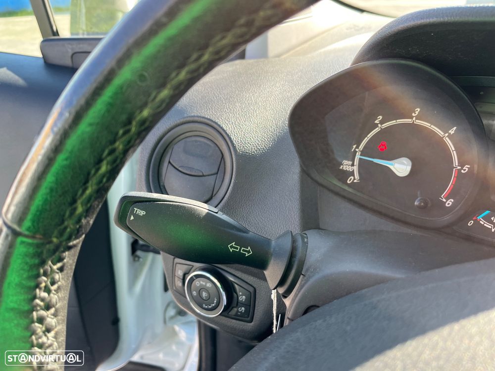 Ford Transit Courier - 31