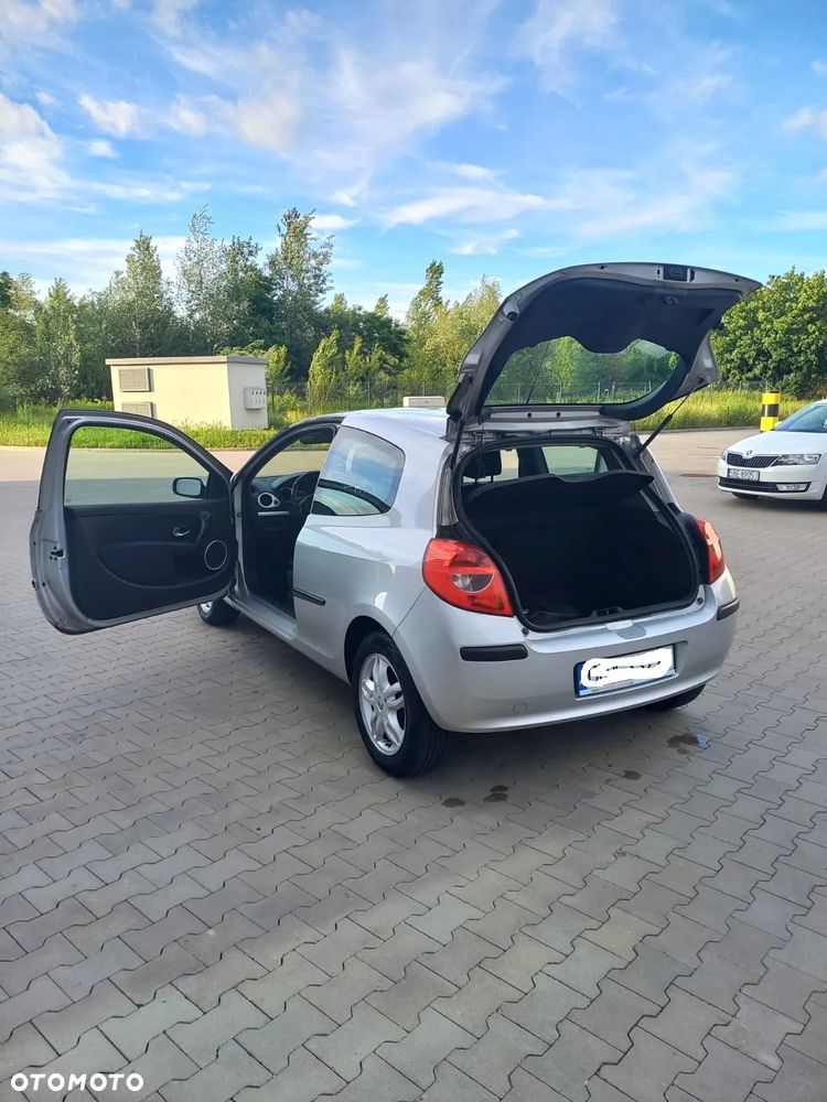 Renault Clio - 18