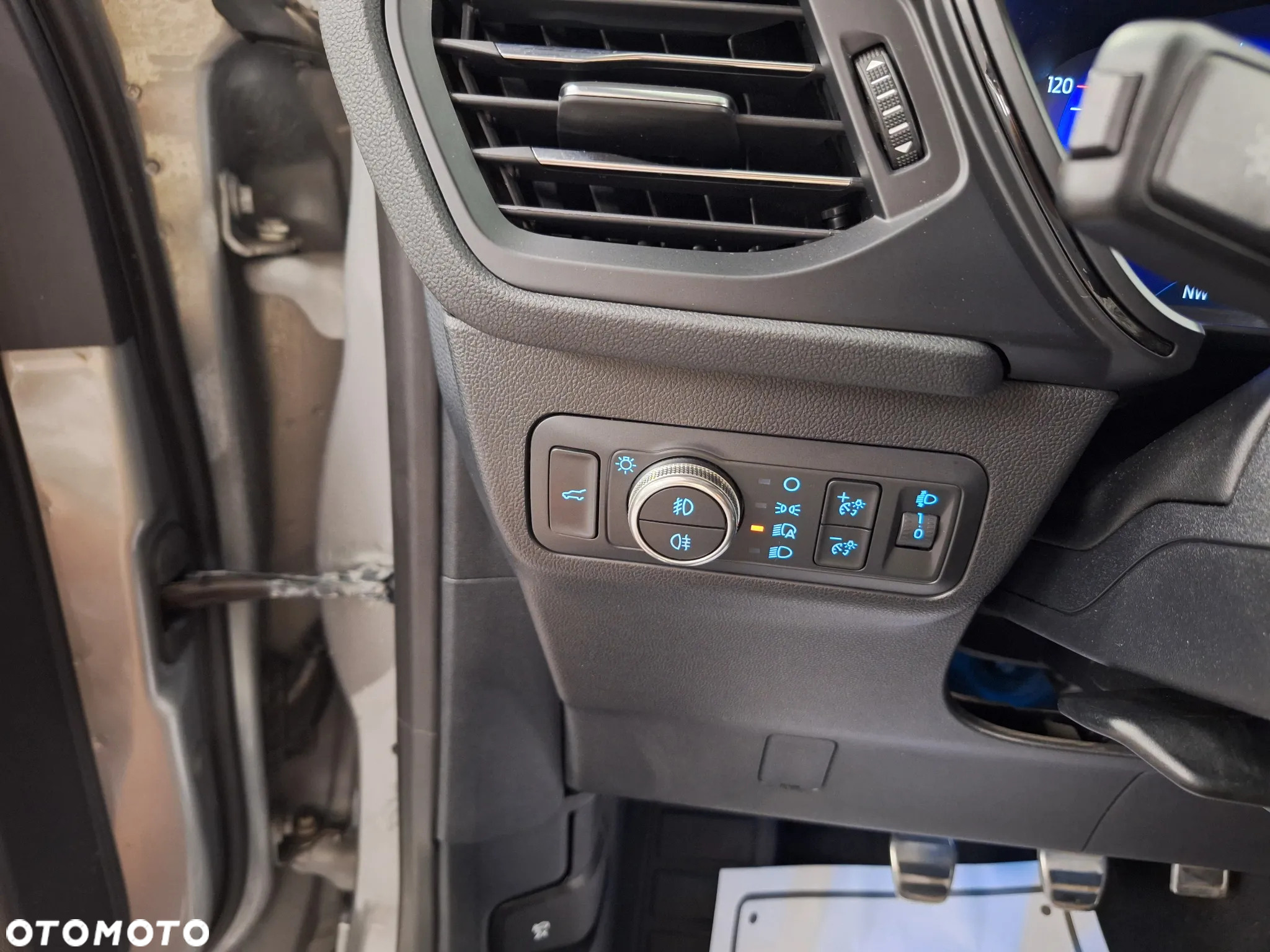 Ford Kuga 2.0 EcoBlue Hybrid ST-LINE X - 31