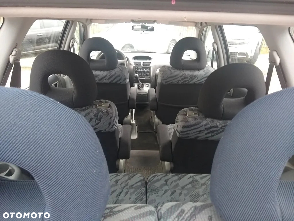 Mitsubishi Space Wagon 2.4 GDI Family - 17