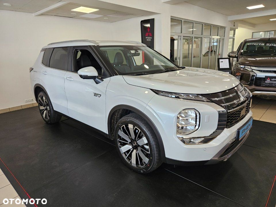 Mitsubishi Outlander - 2