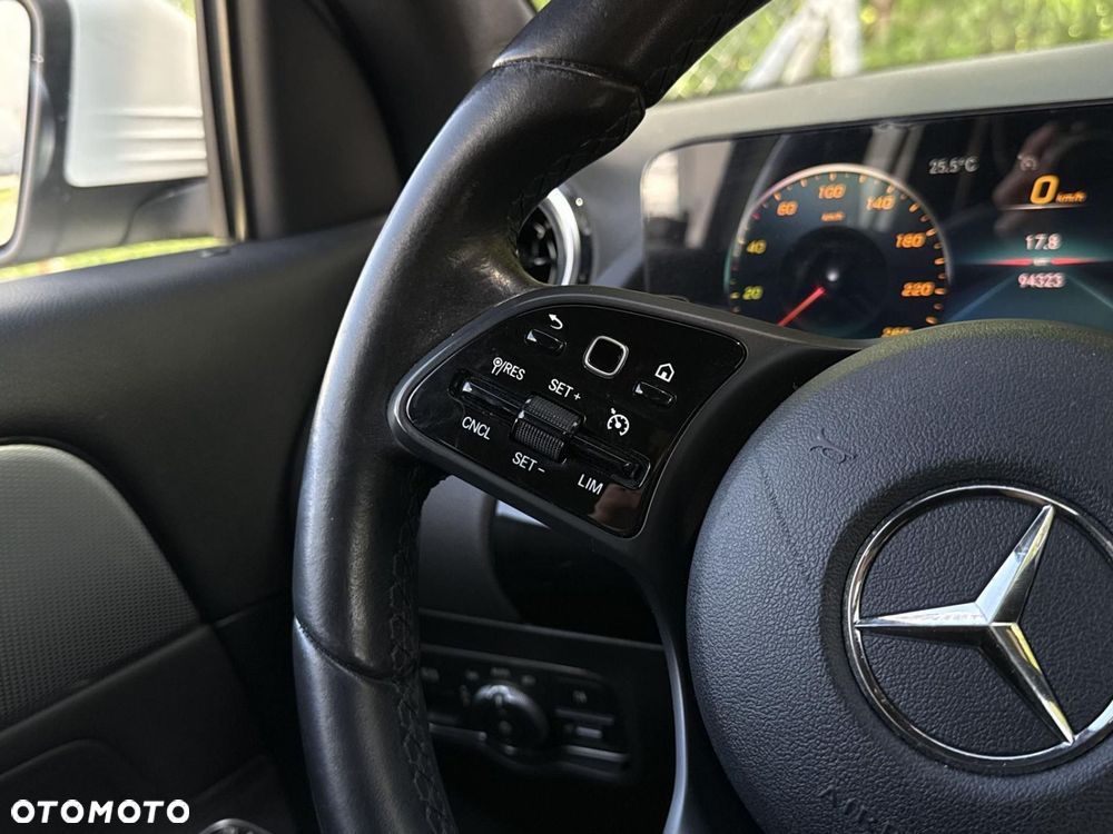 Mercedes-Benz GLA - 27