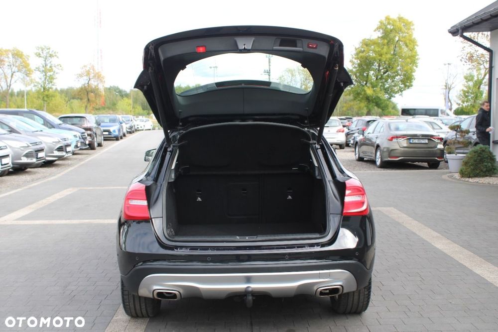 Mercedes-Benz GLA - 13