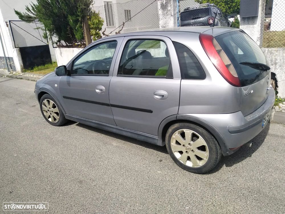 Opel Corsa 1.2 16V Confort - 1