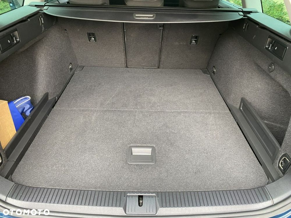 Volkswagen Passat - 34