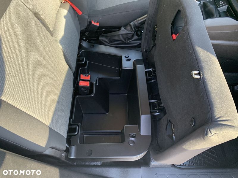 Fiat DOBLO VAN 3 osobowy VAT-1 Homologacja cięż. MOCNY SILNIK 1.6 MultiJet, 105KM Emisja spalin Euro6, Skrzynia biegów 6-cio stopniowa! ORYGINALNA ZABUDOWA PAKI, BOCZNE DRZWI PRZESUWNE, RADIO Z EKRANEM DOTYKOWYM , MULTIFUNKCYJNA KIEROWNICA - 20