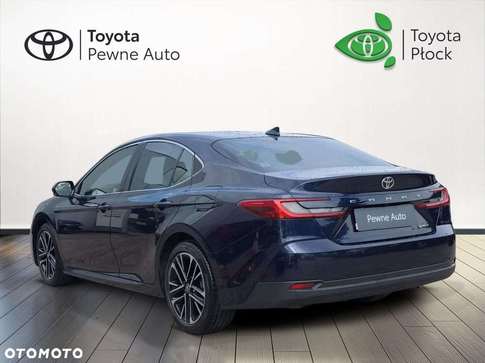 Toyota Camry - 5