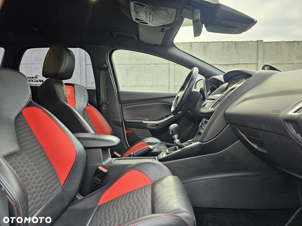 Ford Focus SW ST - 25