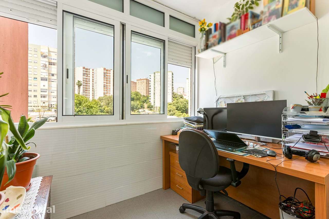 T3 c/ 120 m², Marquise e Arrecadação / Santo António dos Cavaleiros - Grande imagem: 4/24