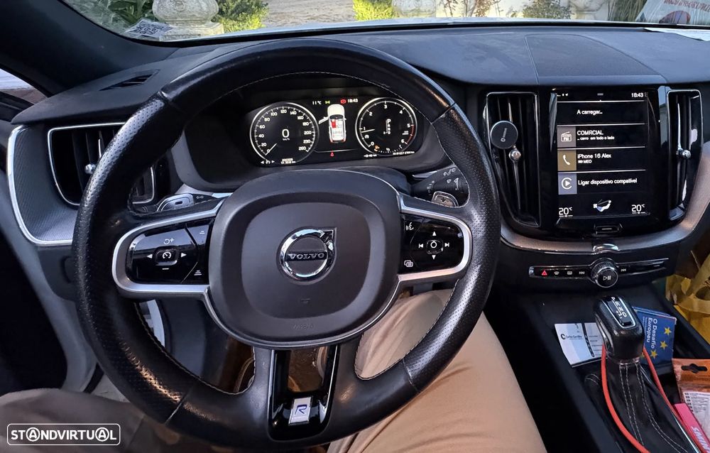 Volvo XC 60 2.0 D4 R-Design AWD Geartronic - 3