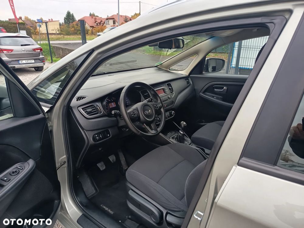 Kia Carens 1.6 GDI Fifa World Cup Edition - 16