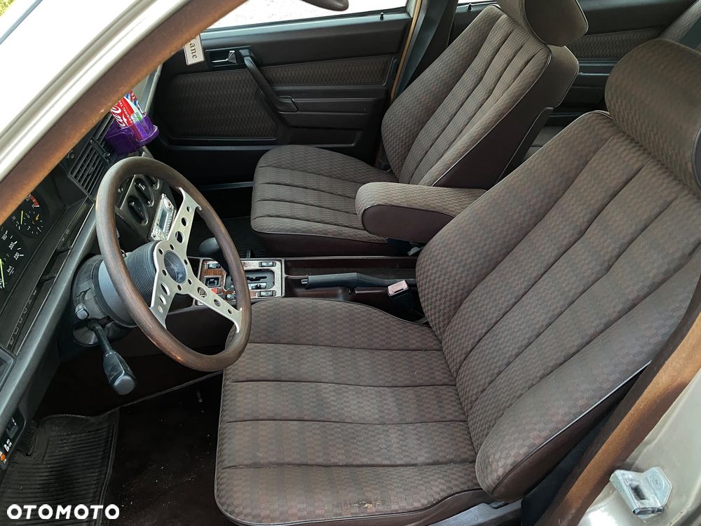 Mercedes-Benz W201 (190) - 14