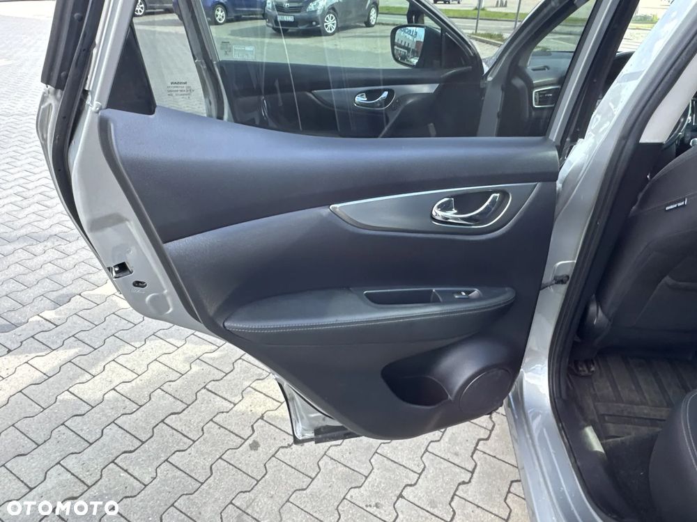Nissan Qashqai 1.3 DIG-T N-Connecta - 25