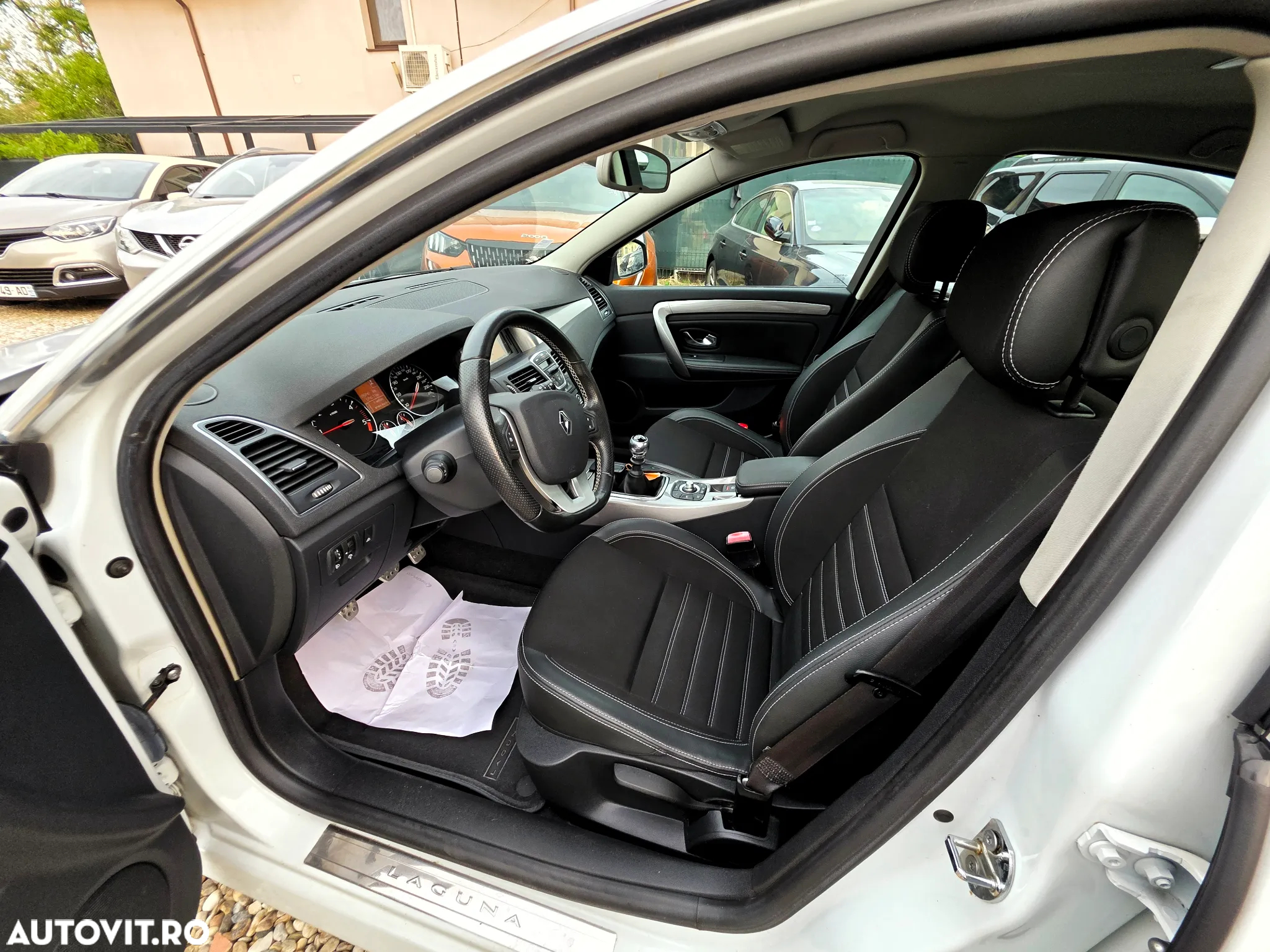 Renault Laguna dCi 110 FAP Bose Edition - 22