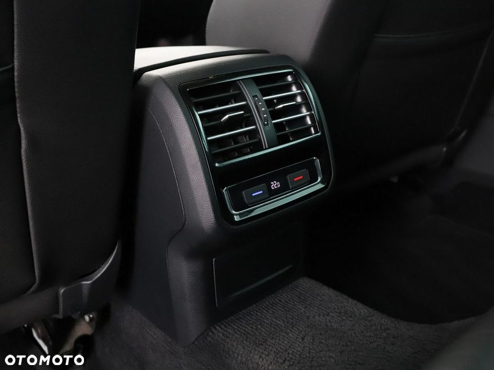 Volkswagen Passat Variant 2.0 TDI DSG (BlueMotion Technology) Highline - 39