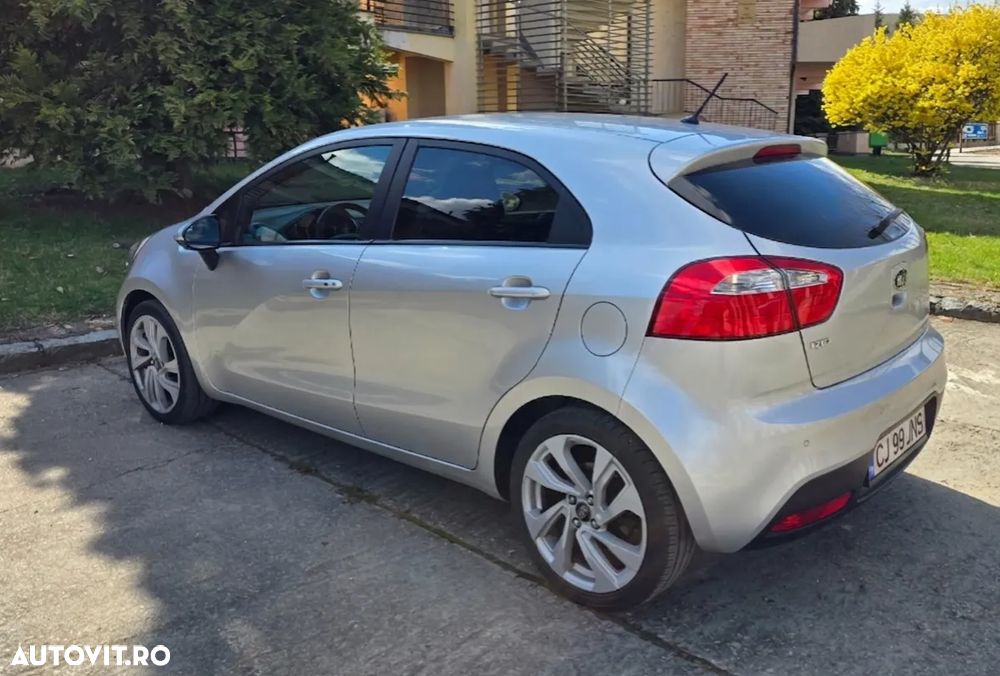 Kia Rio 1.1 CRDI Dream Team Edition - 2