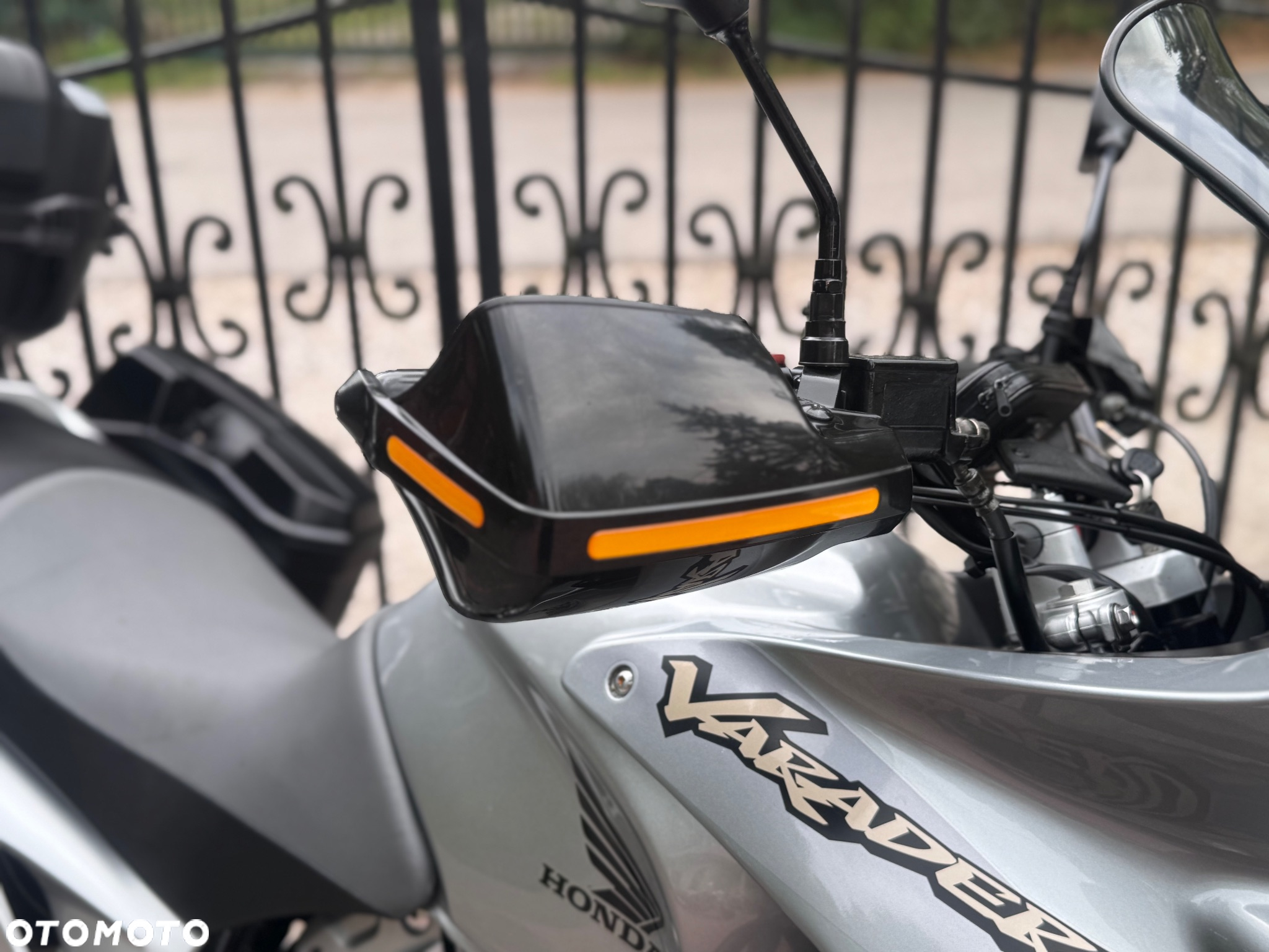 Honda XL - 25