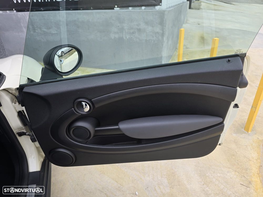 MINI 3 Portas One D - 11