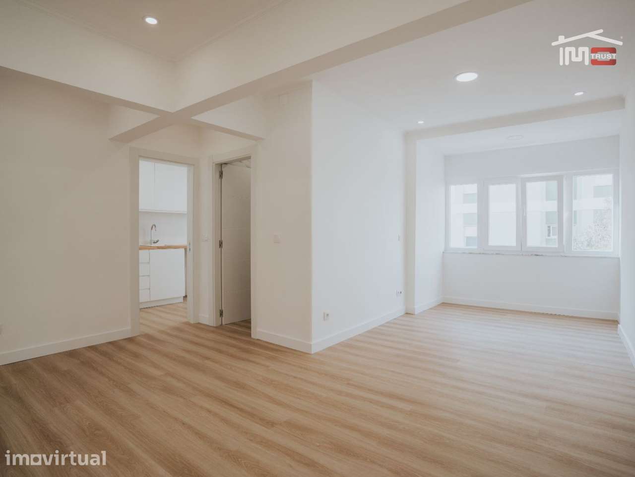 Apartamento T2 Remodelado à Venda em Agualva-Cacém - Grande imagem: 2/23
