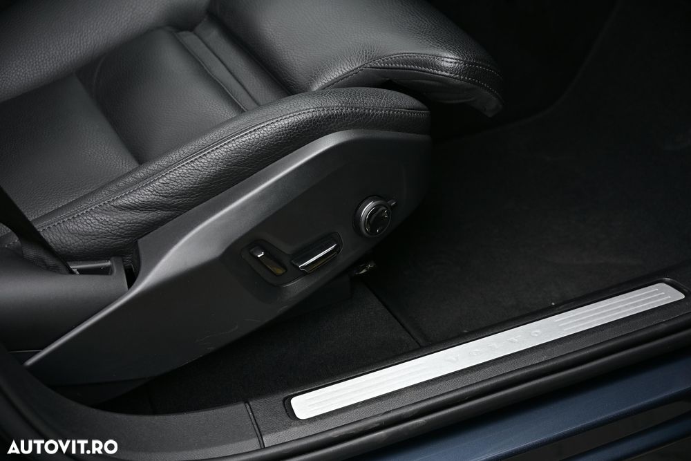 Volvo XC 60 D5 AWD Geartronic Inscription - 30