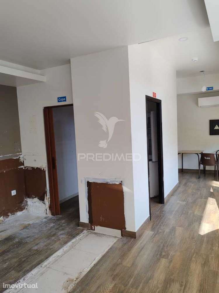 Loja em Alcobaça com potencial para habitação - Grande imagem: 2/29